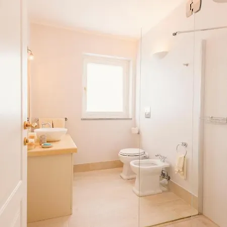 Oda ve Kahvaltı Aga 4*